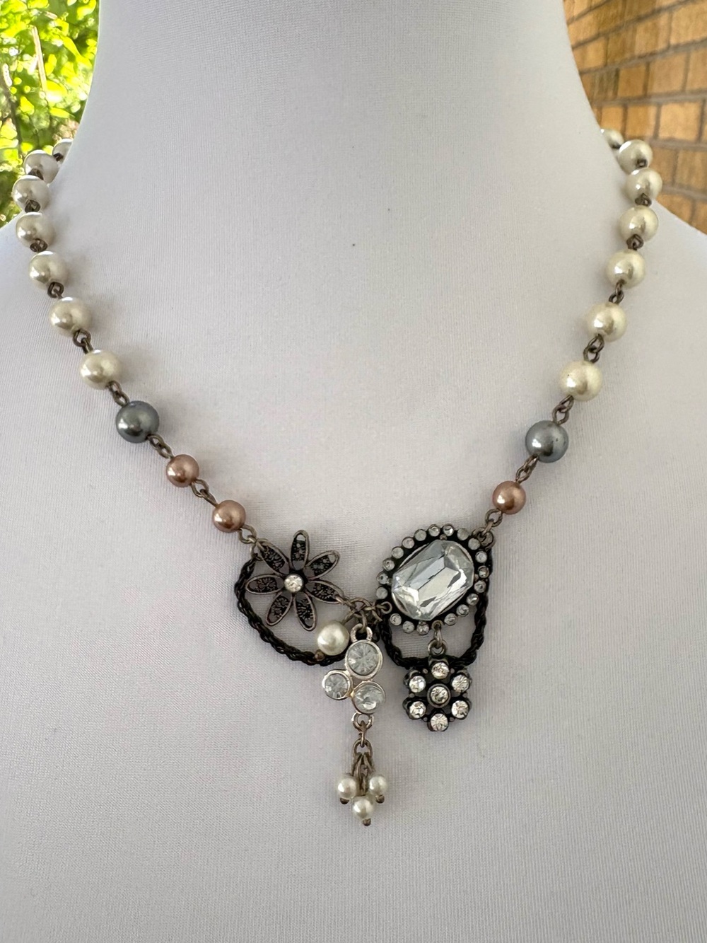 American Eagle Fashion Necklace Pearls and Charms